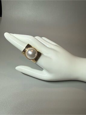 Anthropologie Gold Statement Ring with Large Pearl